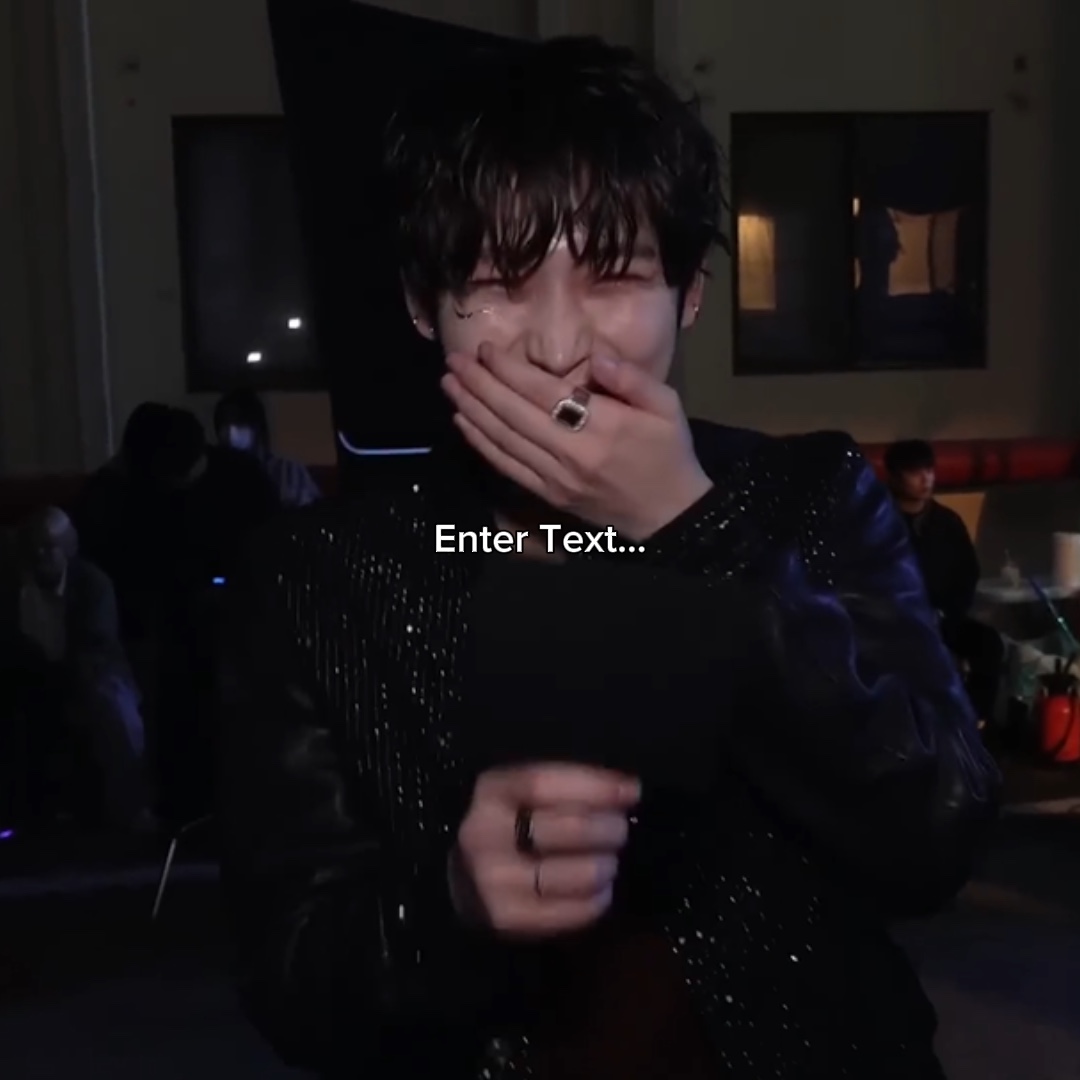 Sunoo laughing at J 